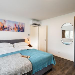 Urban Island I Riverside Apartments